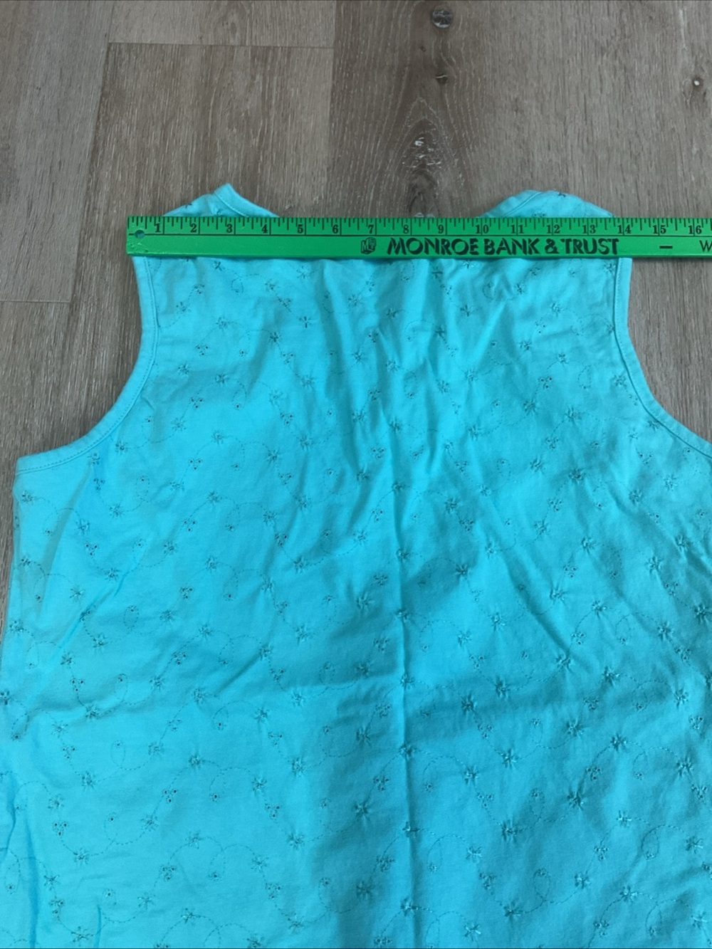Basic Editions - Turquoise Eyelet V-Neck Tank - Ladies Size X-Large - Picture 6 of 11